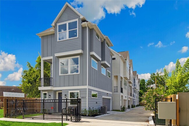 Building Photo - 835 Rachel St