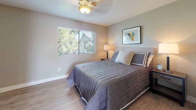 Henry Square- 2 Bed Luxury Townhomes