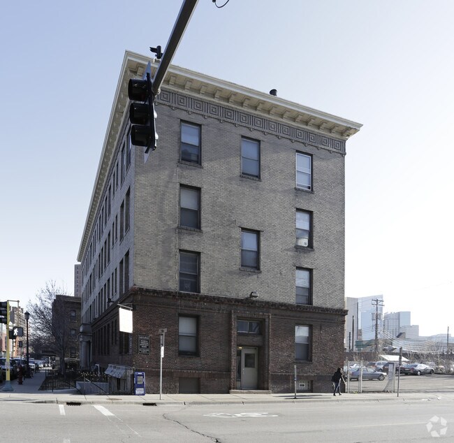 Primary Photo - Soleil Apartments