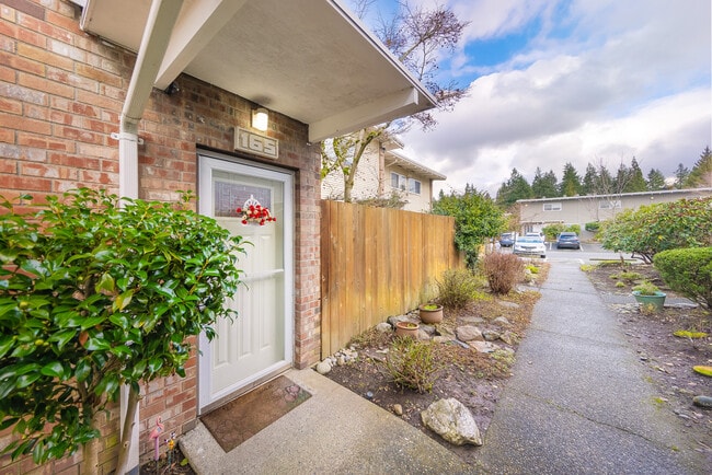 Building Photo - 5713 122nd Ave SE Unit 165