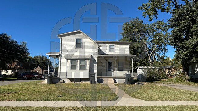 Photo - 130 W 10th St
