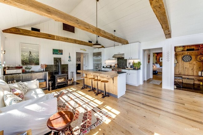 Photo - 8 Chequit Ave