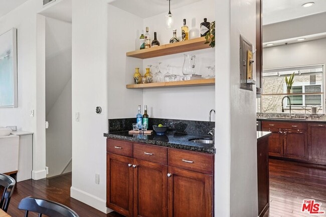 Photo - 1751 Barry Ave Unidad 4