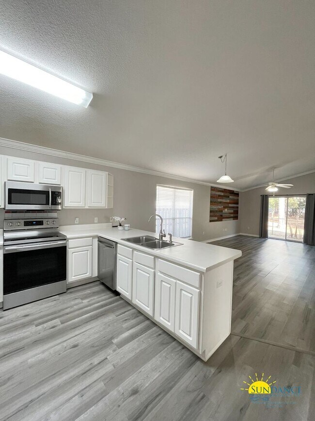 Photo - Charming 3 Bedrooms Home in Shalimar!