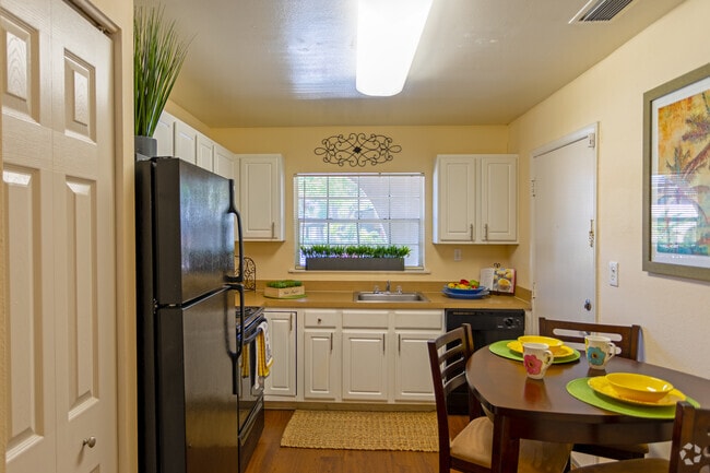 2BR, 2BA - Kitchen