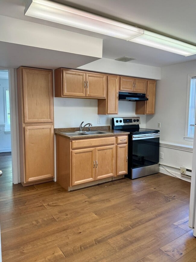 Building Photo - 42 W Main St Unit 1R