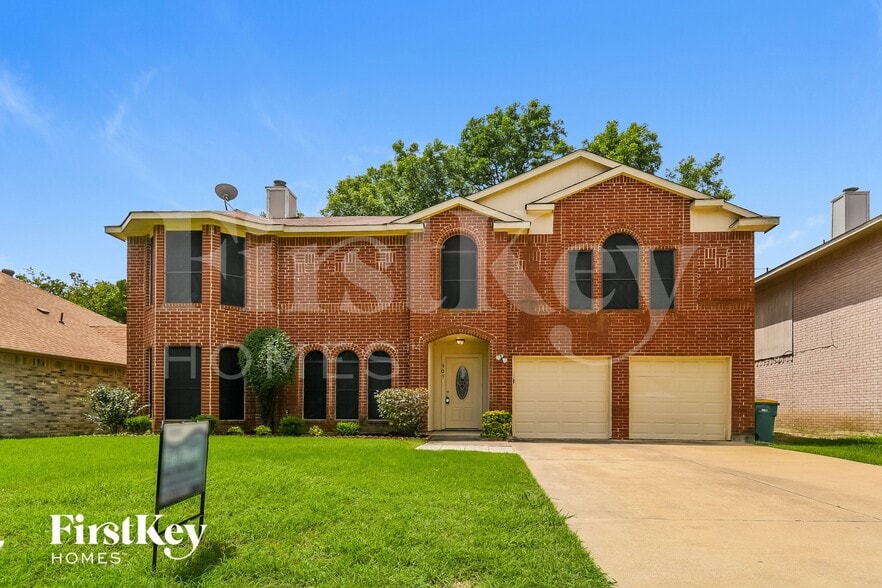 905 Shady Brook Ln