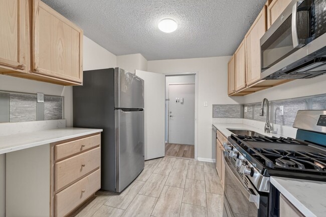 Building Photo - 2500 N Van Dorn St