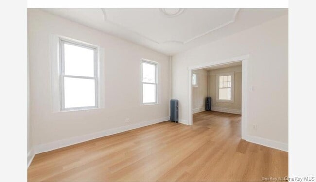 Building Photo - 959 Van Nest Ave Unit 2