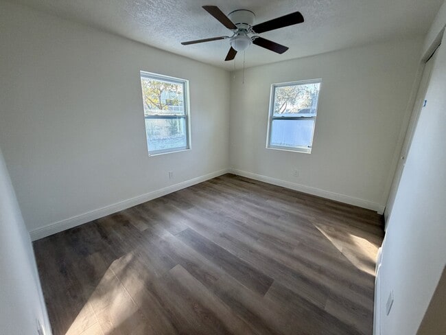 Photo - 725 Merrimac Dr