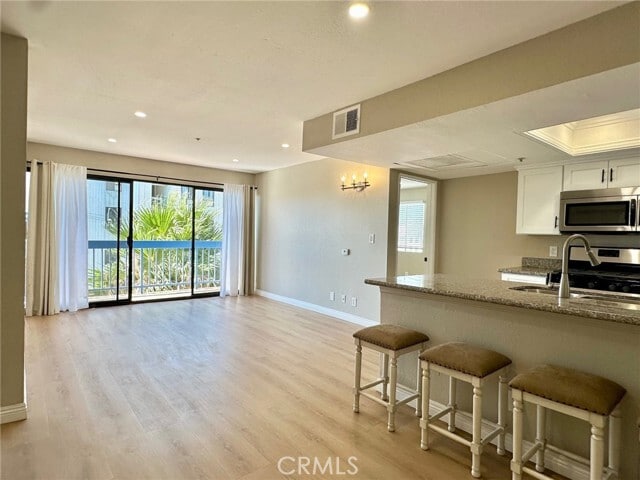 Photo - 1052 S Mariposa Ave Unit 305