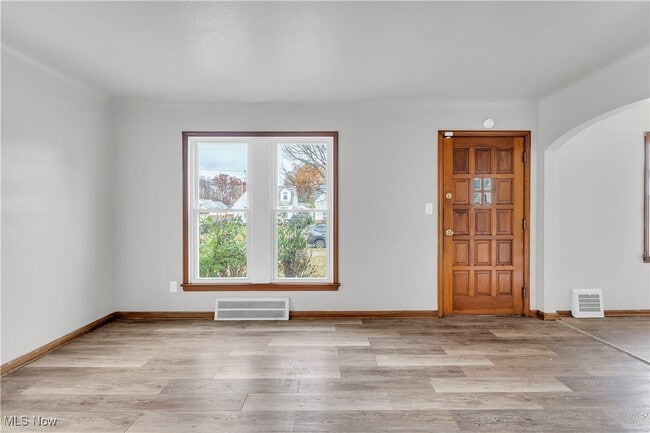 Photo - 17806 Waterbury Ave House