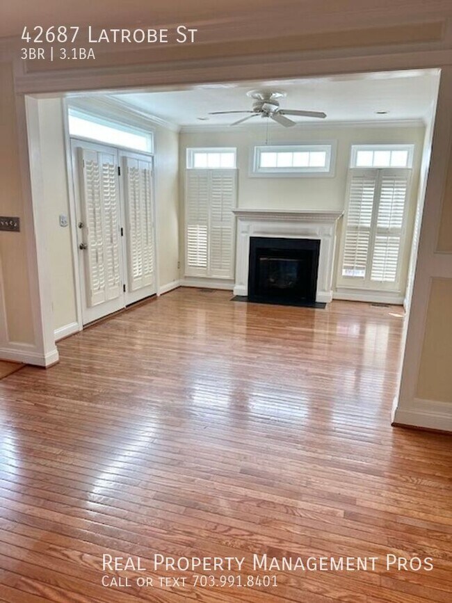 Photo - 42687 Latrobe St