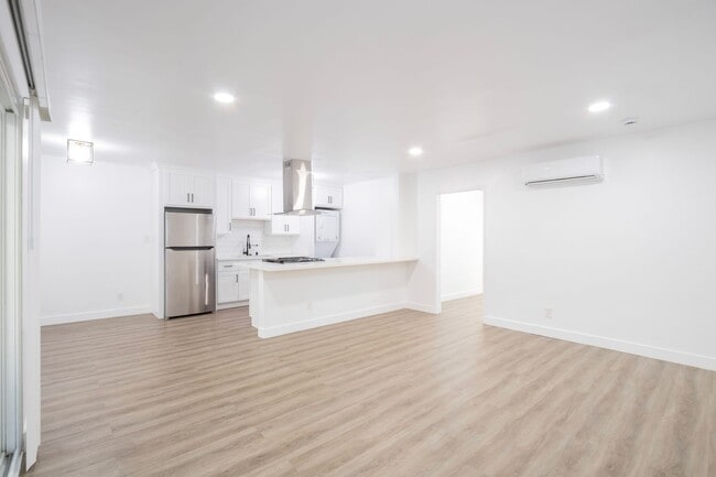 Photo - 1235 N Ogden Dr