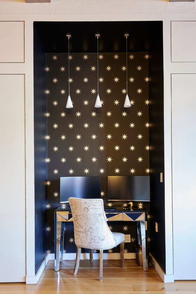 Photo - 161 W 15th St