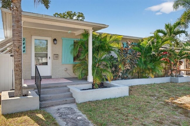 Building Photo - 2444 34th Ave N