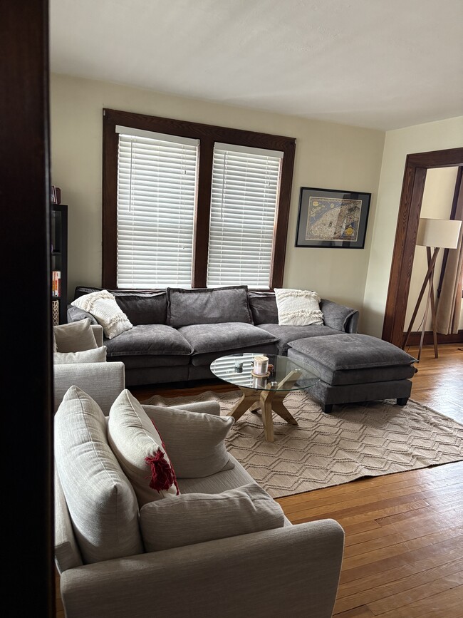 Photo - 211 Baldwin St