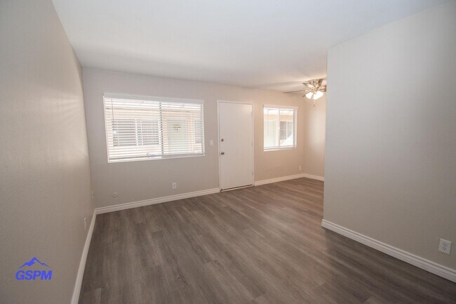 Photo - 4060 Euclid North