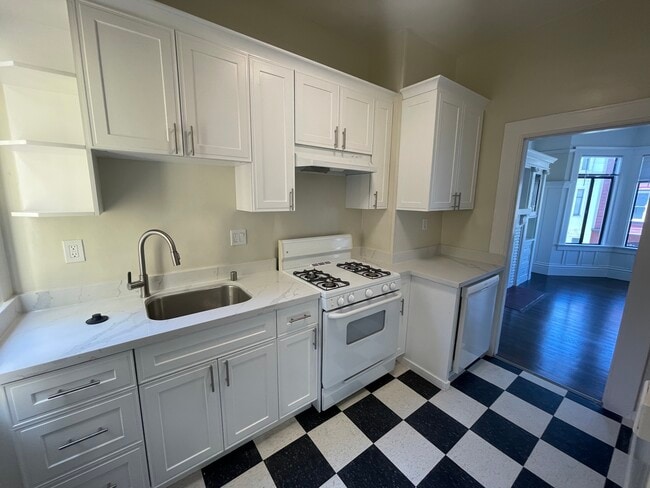 Building Photo - 1515 Jackson St Unit 5