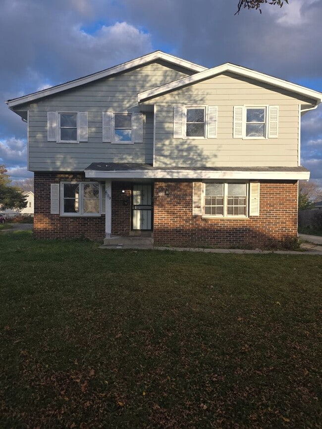 Building Photo - 6448-6450 N 106th St Unit 6448