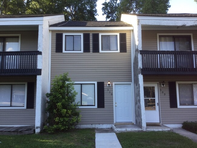 Photo - 401 Golf Rd