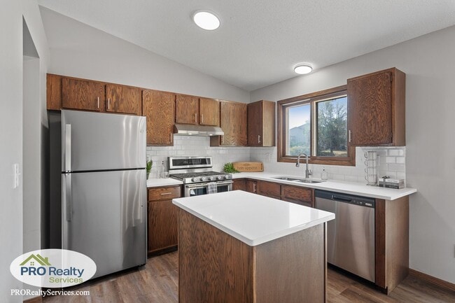 Building Photo - 4 Bedroom Home in Eagan