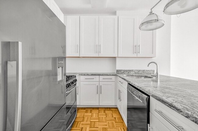 Photo - 380 Rector Pl