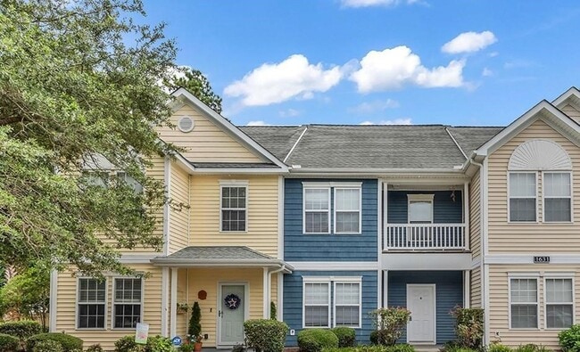 Building Photo - Pine Island Townhomes