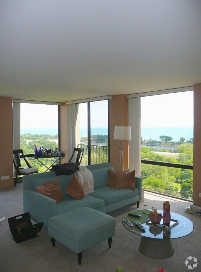 Building Photo - 345 W Fullerton Pky Unit 1802 Rental