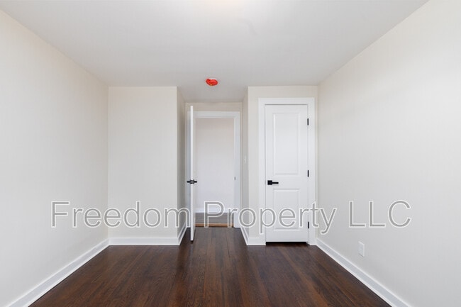 Photo - 28 Aircraft Rd Unit C