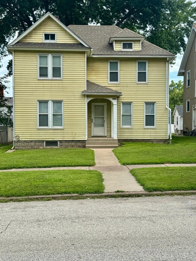 Building Photo - 2415 7th Ave Unit 1