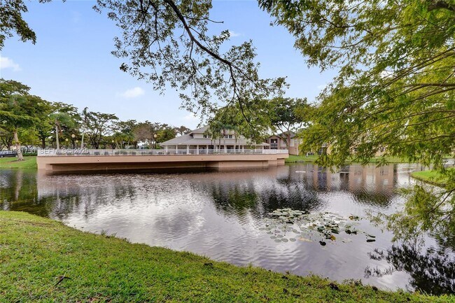 Photo - 9833 Westview Dr Unit 819