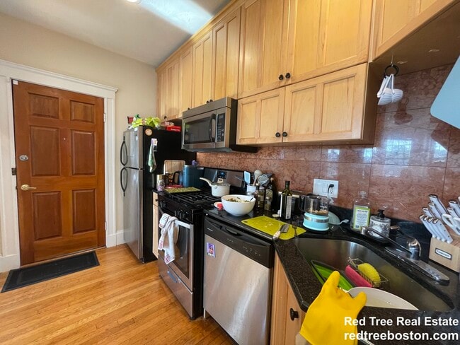 Photo - 52 Babcock St