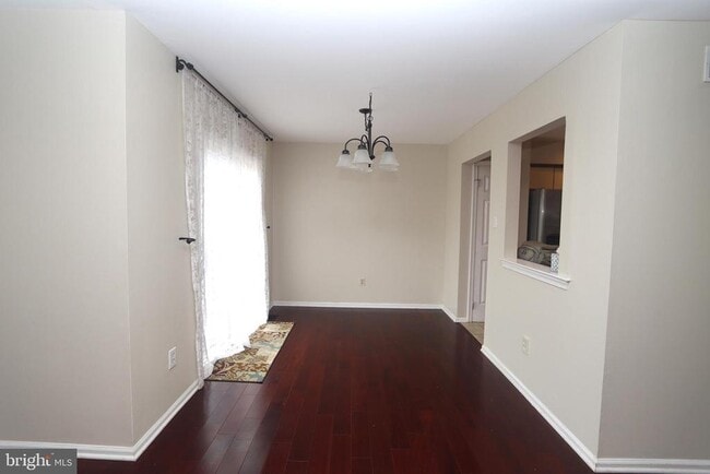 Photo - 403 Essex Ct