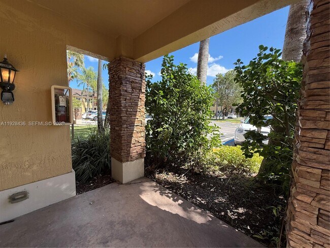 Photo - 3395 NE 10th St Unidad 101