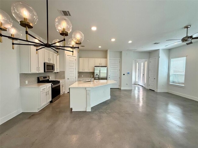 Building Photo - 8922 Menchaca Rd Unit 704