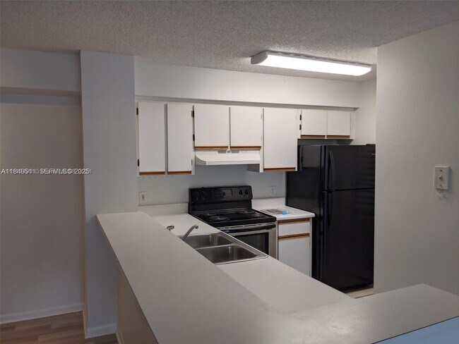 Photo - 560 S Park Rd Unit 13-7