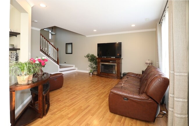 Photo - 1064 Stamford Ct