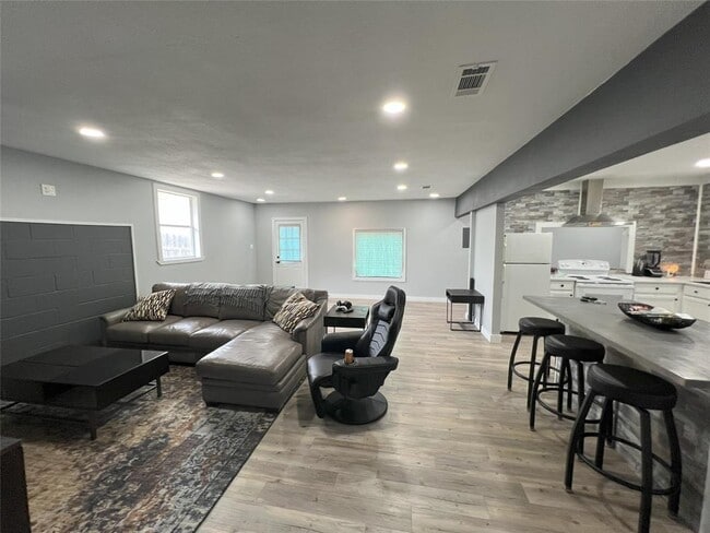 Building Photo - 128 Skyview Terrace