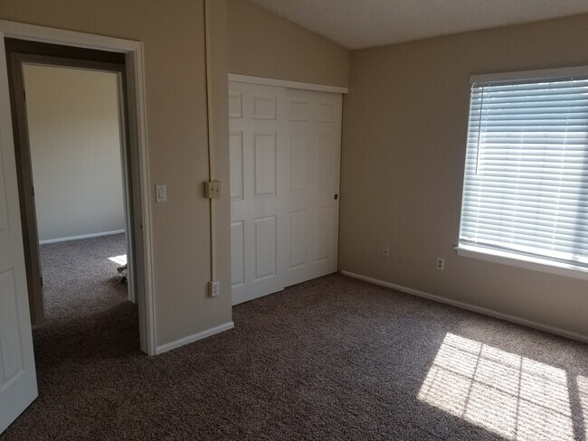 Dormitorio principal - 12527 Elm St