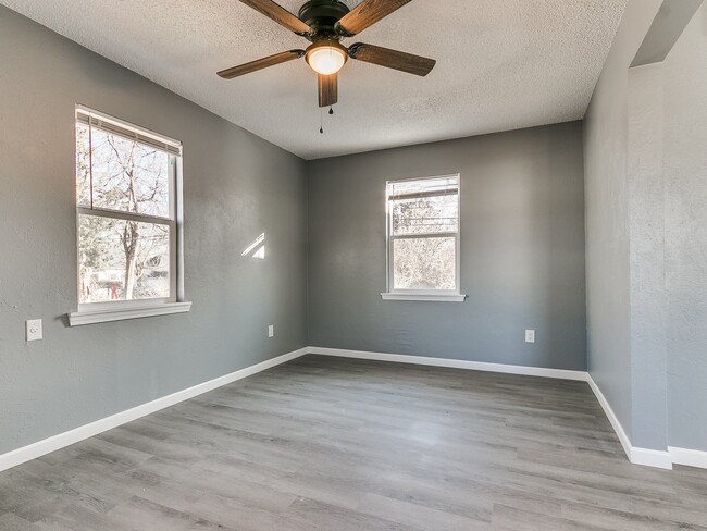 Photo - 615 N Kickapoo Ave