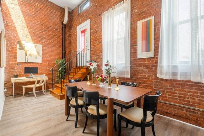 Building Photo - 46 Irving St Unit 2R