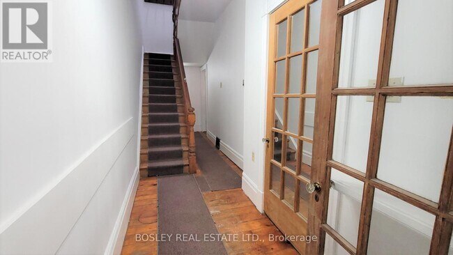 Photo - 31 Sword St Unit Main