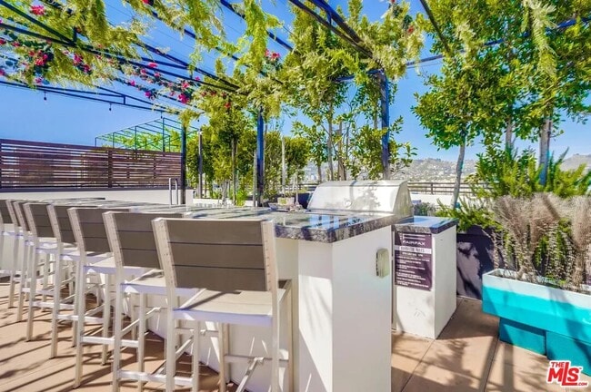 Photo - 105 S Fairfax Ave Unit PH303