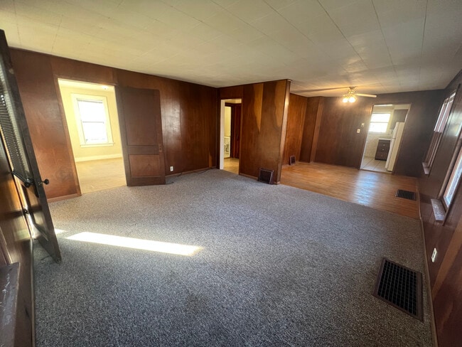 Photo - 2041 Charles St