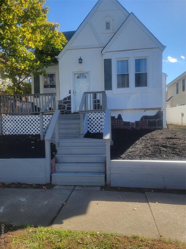 Building Photo - 520 E Hudson St