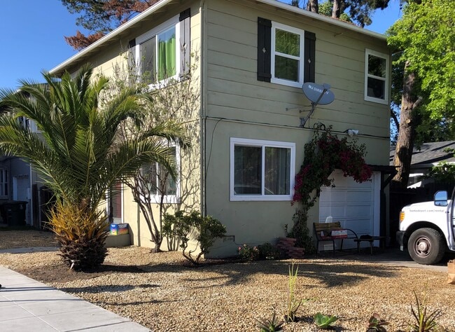 Building Photo - 1031 Hudson St