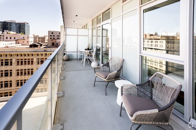 1BR, 1BA - 670 SF