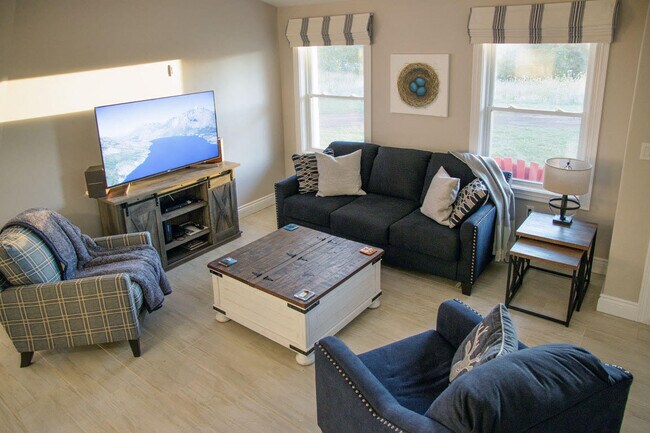 Photo - 63 Schoolhouse Ln