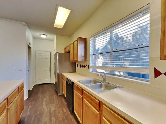 Photo - 2911 Linda Dr